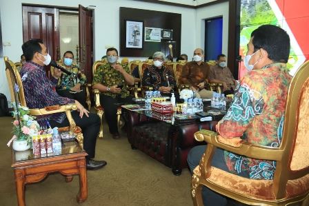 Walikota Banjarbaru Aditya Mufti Ariffin menerima audiensi Tim Geopark Meratus. (Foto: Humpro Kota Banjarbaru)