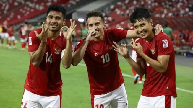 Selebrasi pemain Timnas Indonesia Asnawi Mangkualam, Egy Maulana dan Witan Sulaiman saat melawan Singapura. (Foto: AP Photo)