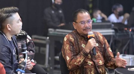 Ketua DPRD Provinsi Kalimantan Selatan H Supian HK dalam gelaran siaran live dialog singkat dengan tema Banua Bangkit, di studio 2 TVRI Kalsel, Minggu (26/12/2021). (Foto: Humas DPRD Kalimantan Selatan)