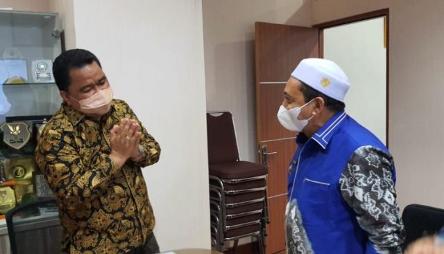 Dirjen Pengendalian dan Pencegahan Penyakit (P2P) Kemenkes RI, Maxi Rein Rondonuwu dan Wakil Bupati Banjar Said Idrus Al Habsyie di ruang rapat Dirjen P2P Kemenkes, Selasa (25/1/2022). (Foto: Kominfo Kabupaten Banjar)