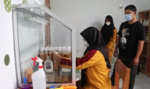 Pelatihan budidaya jamur tiram. (Foto: Tim Ekspos SMK PP Negeri Banjarbaru)