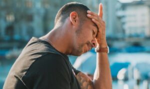 Pura-Pura Bahagia Padahal Tertekan, Mungkin Kamu Alami Duck Syndrome