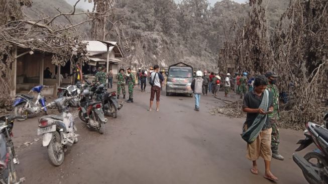 Kondisi pasca erupsi Gunung Semeru di Lumajang, Minggu (5/12/2021). (Foto: Suara.com)