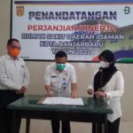 Tanda Tangan Komitmen Kinerja di Hadapan Dewan Pengawas