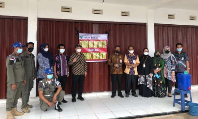 Toko retail modern yang ditertibkan dan ditutup di Kabupaten Tanah Bumbu. (Foto: Kominfo Kabupaten Tanah Bumbu)