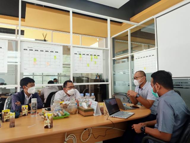 SMK PP Negeri Banjarbaru melakukan kerjasama dalam bentuk pemagangan dalam negeri bersertifikat bersama PT. Simbiosis Karya Agroindustri. (Foto: Tim Humas SMK PP Negeri Banjarbaru)