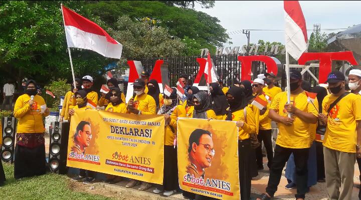 Relawan Sobat Anies Kabupaten Banjar ketika deklarasi dukungan, Sabtu (19/2/2022). (Foto: Katajari.com)