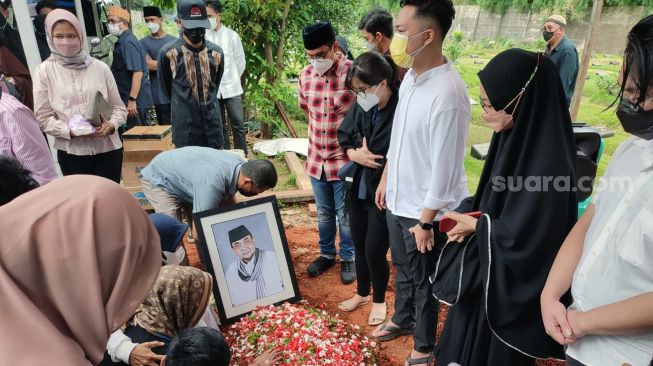 Pemakaman tokoh pers nasional Margiono. (Foto: Suara.com)