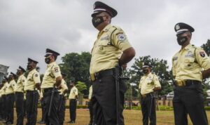 Personel Satpam dengan seragam barunya pada Upacara Hari Ulang Tahun ke-41 Satpam di Lapangan Bhayangkara, Mabes Polri, Jakarta, Rabu (2/2/2022). (Foto: ANTARA FOTO/Galih Pradipta)