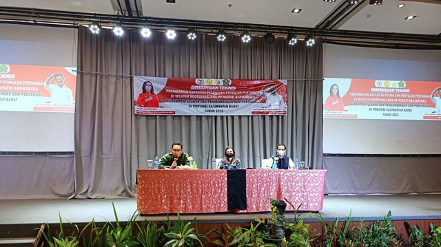 Kementerian Pertanian RI bekerja sama dengan Komisi IV DPR RI mengadakan bimtek peningkatan kapasitas petani dan penyuluh di Golden Tulip Hotel Pontianak, Kalimantan Barat, Sabtu (09/04/2022). (Foto: Tim Ekspos SMK PP Negeri Banjarbaru)