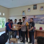 Nelayan di Kotabaru Menerima Bantuan Alat Bantu Penangkap Ikan