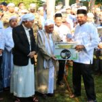 Gubernur Sahbirin Serahkan Sapi Brahman Seberat 950 Kilogram Untuk Martapura
