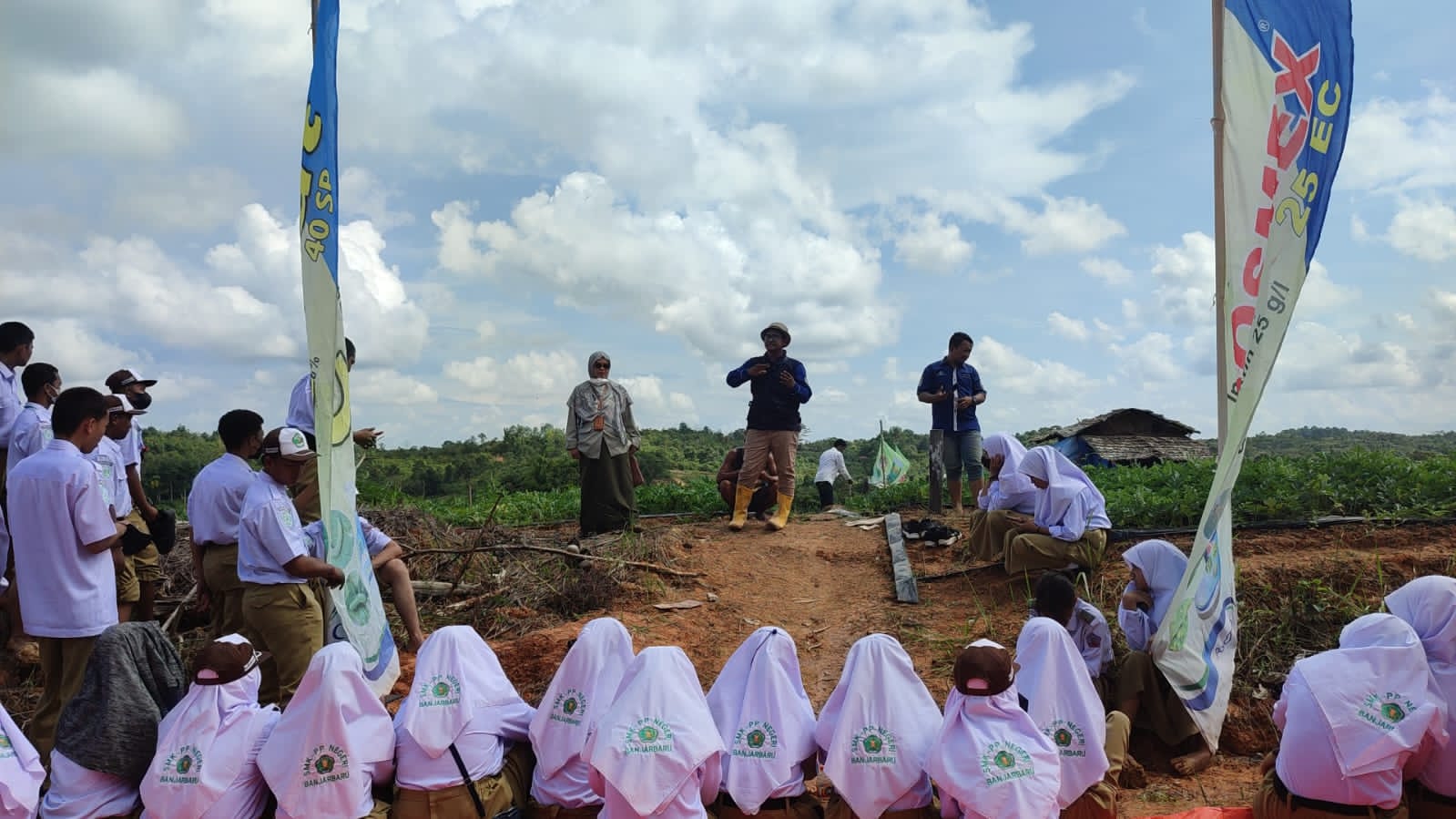 Siswa SMK PP Negeri Banjarbaru kunjungan lapangan ke DPA dan DPM Kementan di Balikpapan dan Samarinda. (Foto: Tim Ekspos SMK PP Negeri Banjarbaru)