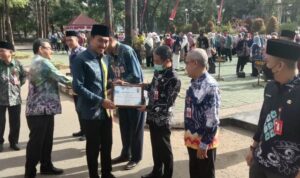 Direktur RSUD Ratu Zalecha Martapura Terima Penghargaan