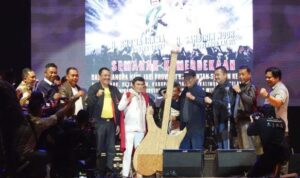 Rhoma Irama saat tampil di Kiram Park Kabupaten Banjar, Minggu (14/8/2022). (Foto: Adpim Setdaprov Kalsel)