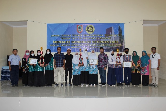 Para peraih juara Lomba Cerdas Cermat Permuseuman. (Foto: Museum Lambung Mangkurat)
