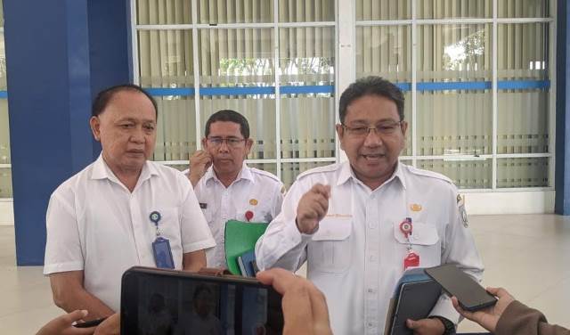 Komisaris Utama (kanan) dan Direktur PTAM Intan Banjar (kiri) sosialisasi pada Juni 2022. (Foto: Humas PTAM Intan Banjar)