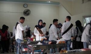 Nanang dan Galuh Kota Banjarbaru kunjungi ABBA Coklat di Banjarbaru, Sabtu (3/9/2022). (Foto: Tim Ekspos SMK PP Negeri Banjarbaru)