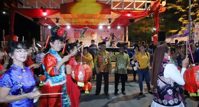 Festival Kue Bulan di Kawasan Siring 0 Kilometer Banjarmasin, Sabtu (10/9/2022) malam. (Foto: Adpim Setdaprov Kalsel)