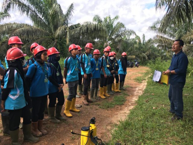 Penerima manfaat program YESS ikuti proses pemagangan di PT. Buana Karya Bhakti, Rabu (07/09/2022). (Foto: Tim Ekspos SMK PP Negeri Banjarbaru)