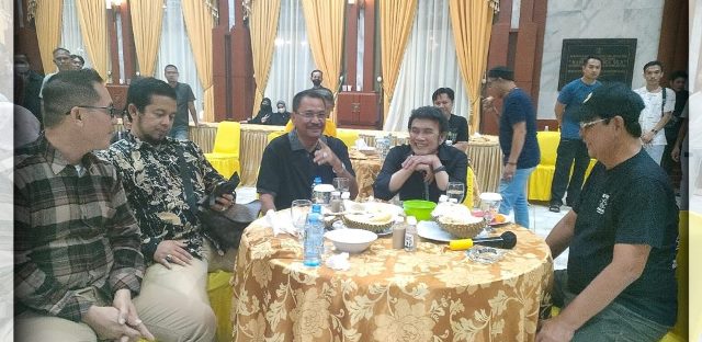 Raja dangdut Rhoma Irama di Gedung Mahligai Pancasila Banjarmasin, Sabtu (17/9/2022) malam. (Foto: Adpim Setdaprov Kalsel)