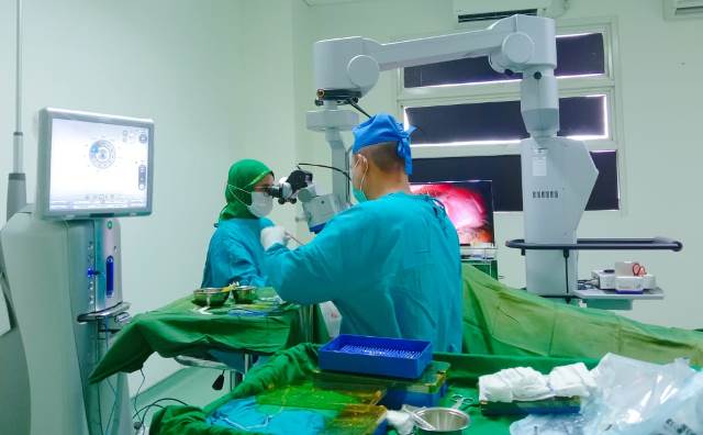 Layanan operasi katarak tanpa jahitan atau disebut teknik modern Phacoemulsifikasi di RSD Idaman Kota Banjarbaru. (Foto: Humas RSD Idaman Kota Banjarbaru)