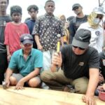 Gubernur Kalsel Bantu Warga Bikin Titian Jembatan