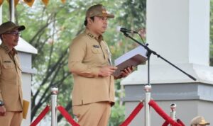Gubernur Kalsel H Sahbirin Noor melalui Sekretaris Daerah Provinsi Kalsel, Roy Rizali Anwar menyerukan supaya memaksimalkan kanal informasi MTQ Nasional, Senin (3/10/2022) pada apel gabungan awal bulan Oktober 2022 di lingkungan Pemerintah Provinsi Kalsel, Senin (03/10/2022) di halaman Kantor Gubernur Kalsel, Banjarbaru. (Foto: Adpim Setdaprov Kalsel)