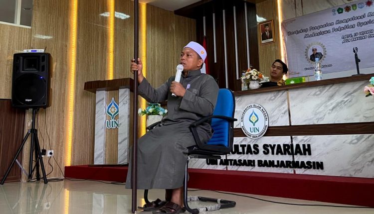 Ustadz H Muhari, S.Ag, M.I.Kom alias Gus Muha, tausiah di hadapan mahasiswa Fakultas Syariah Universitas Islam Negeri (UIN) Antasari Banjarmasin Provinsi Kalimantan Selatan (Kalsel), Sabtu (15/10/2022). (Foto: Kominfo Kabupaten Banjar)