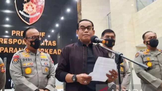Direktur Tindak Pidana Umum (Dirtipidum) Bareskrim Polri Brigjen Pol. Andi Rian Djajadi saat menyampaikan keterangan pers di Mabes Polri, Jakarta, Rabu (3/8/2022). (Foto: ANTARA/Laily Rahmawaty)