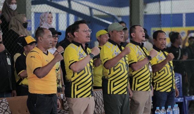 Paman Birin (tengah) membuka Festival Nasional Futsal Antar Klub Paman Birin Cup di Lapangan Indoor Futsal Borneo Banjarmasin, Selasa (01/11/2022) pagi (Foto: Adpim Setdaprov Kalsel)