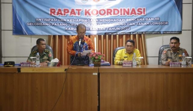 Staf Ahli Bupati Banjar Bidang Pembangunan Ekonomi dan Keuangan Ibrahim G Intan, Kamis (3/11/2022) di aula Badan Kesbangpol Banjar di Martapura. (Foto: Kominfo Kabupaten Banjar)