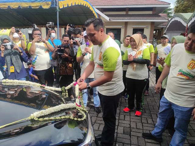 Peluncuran layanan homecare RSD Idaman Banjarbaru oleh Wali Kota Banjarbaru HM Aditya Mufti Ariffin ditandai pula dioperasionalkannya mobil layanan homecare, Sabtu (12/11/2022). (Foto: Humas RSD Idaman Kota Banjarbaru)