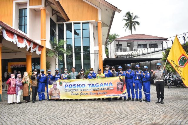 Personil Tagana dilepas keberangkatannya ke Cianjur, di halaman kantor Dinas Sosial Provinsi Kalimantan Selatan, di Banjarmasin, Kamis (24/11/2022) pagi. (Foto: Adpim Setdaprov Kalsel)