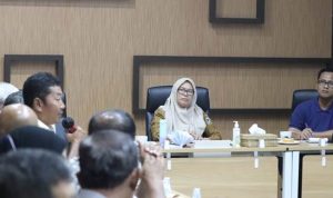 Rapat koordinasi pembangunan Sentra Kayu di Kalsel), bersama pemegang PBPHH, Selasa (10/1/2023) di aula Rimbawan 1 Dishut Kalsel di Kota Banjarbaru. (Foto: Dishut Kalsel)