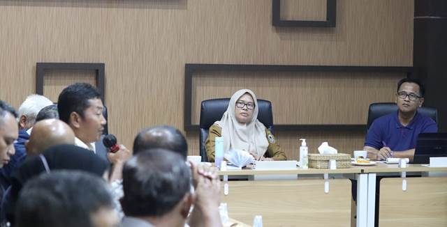 Rapat koordinasi pembangunan Sentra Kayu di Kalsel), bersama pemegang PBPHH, Selasa (10/1/2023) di aula Rimbawan 1 Dishut Kalsel di Kota Banjarbaru. (Foto: Dishut Kalsel)