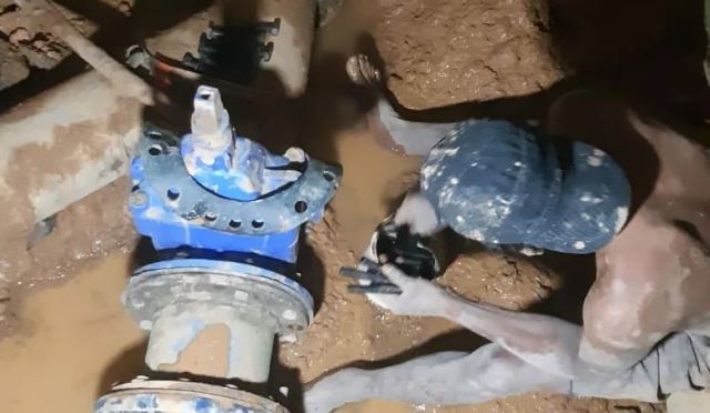 Sebelumnya telah pula dilakukan perbaikan di tempat lain pada jaringan distribusi Booster Muslimin Banjarbaru. (Foto: Humas PT Air Minum Intan Banjar)