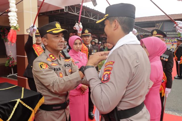 AKBP Ifan Hariyat dan AKB Doni Hadi Santoso, Selasa (10/1/2023) di Mapolres Banjar di Martapura. (Foto: Kominfo Kabupaten Banjar)