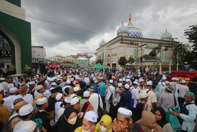 Puncak peringatan haul ke 18 Guru Sekumpul, di Musala Ar Raudhah Kelurahan Sekumpul Kecamatan Martapura Kabupaten Banjar Provinsi Kalimantan Selatan (Kalsel), Minggu (29/1/2023). (Foto: Kominfo Kabupaten Banjar)