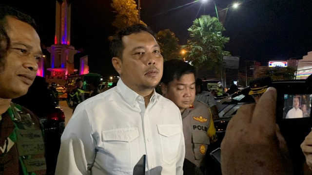 Wali Kota Banjarbaru H. M. Aditya Mufti Ariffin terjun langsung dalam patroli show of force, Sabtu (31/12/2022) malam. (Foto: MedCen Banjarbaru)