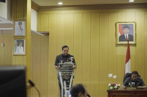 Wali Kota Banjarbaru Aditya Mufti Ariffin sampaikan tiga raperda inisiatif di rapat paripurna, Senin (9/1/2023). (Foto: MedCen Bjb)