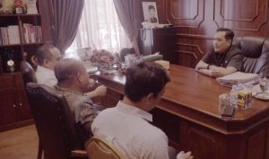 Jajaran Kadin Kota Banjarbaru disambut ramah Aditya Mufti Ariffin di Ruang Kerja Wali Kota Banjarbaru, Senin (9/01/2023). (Foto: MedCen Bjb)