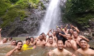 Paman Birin Terpesona Air Terjun Mandin Mangapan di Paramasan