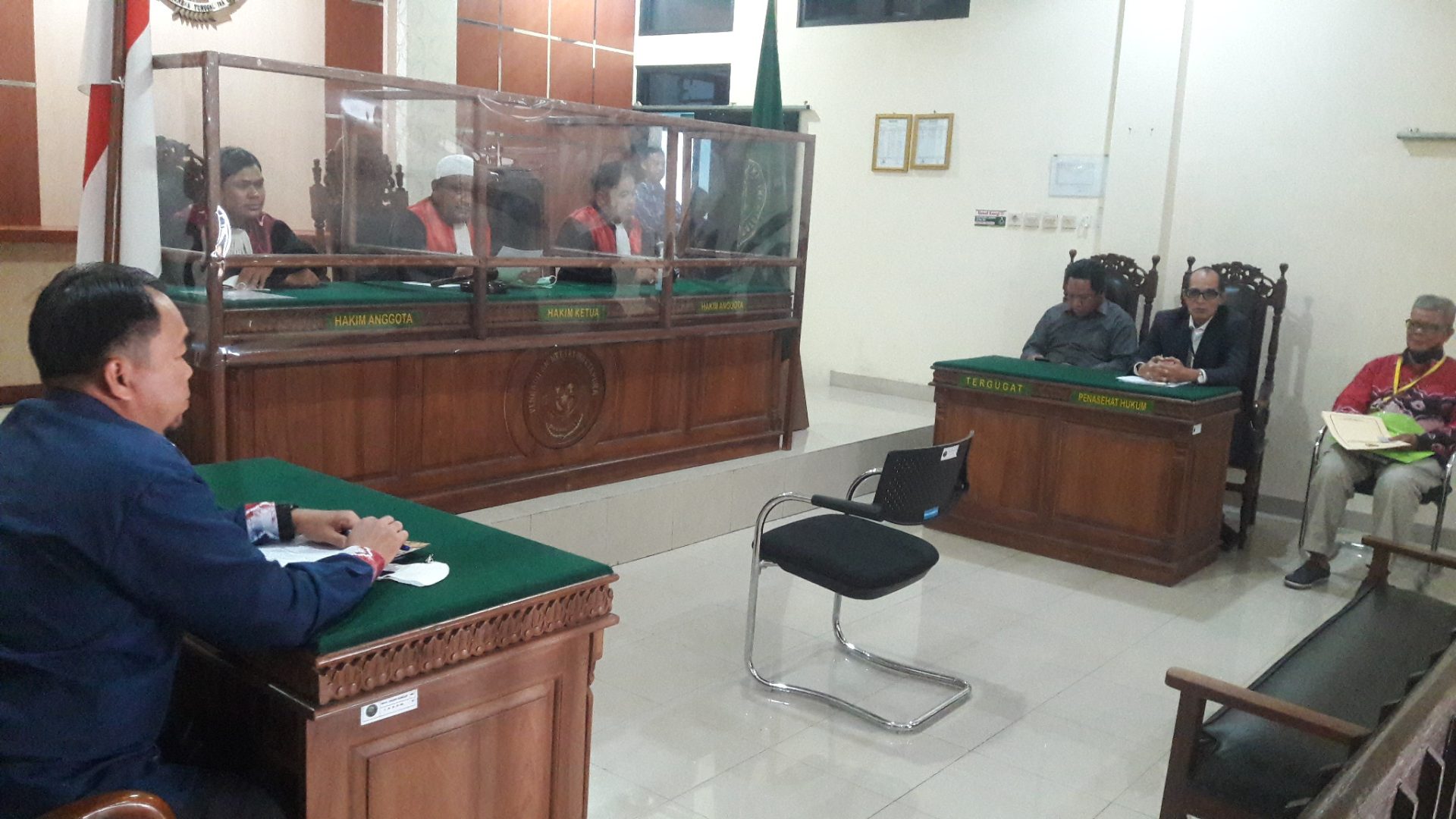 Sidang perdana gugatan M Rusdi atas Penggantian Antar Waktu (PAW) anggota DPRD Kabupaten Banjar, Rabu (23/2/2023) di PN Martapura Kabupaten Banjar. (Foto: Katajari.com)