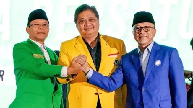 Koalisi Indonesia Bersatu yakni Mardiono (PPP), Airlangga Hartarto (Golkar), dan Zulkifli Hasan (PAN) menggelar pertemuan di Kota Makassar, Minggu 6 November 2022 (Foto: SuaraSulsel.id)