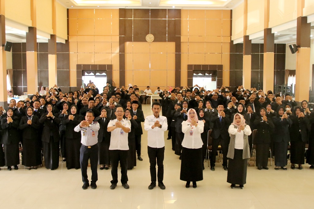 126 Kepala Sekolah di Kabupaten Banjar Provinsi Kalimantan Selatan (Kalsel) telah dilantik Bupati Banjar H Saidi Mansyur, Rabu (15/2023) di aula Dinas Pendidikan Kabupaten Banjar. (Foto: Kominfo Kabupaten Banjar)