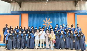 Siswa Agribisnis Pengolahan Hasil Pertanian (APHP) SMK-PP Negeri Banjarbaru melakukan kunjungan ke penggudangan di Bulog Kantor Wilayah Kalimantan Selatan di Banjarbaru Selasa (07/02/2023). (Foto: Tim Humas SMK PP Negeri Banjarbaru)