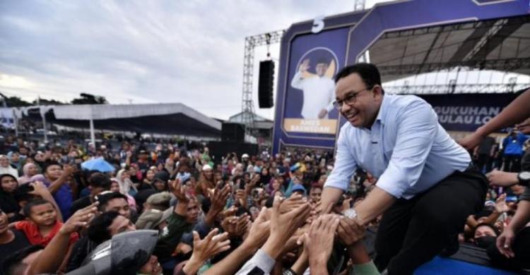 Anies Baswedan saat silaturahmi Kebangsaan di Lapangan Masbagik, Lombok Timur. (Foto: Twitter Anies Baswedan)