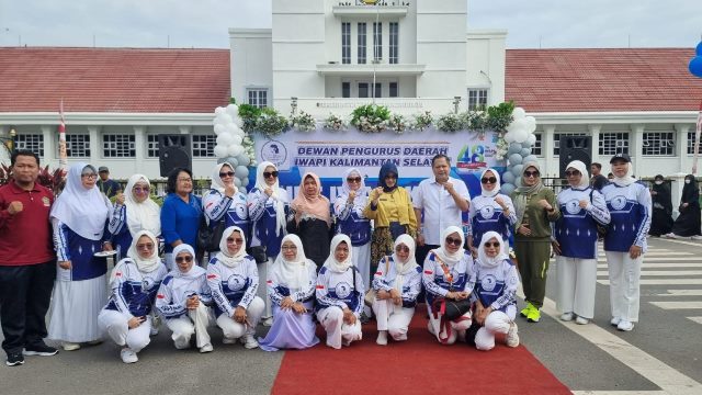 Peringatan HUT ke-48 tahun Ikatan Wanita Pengusaha Indonesia (IWAPI) Kalimantan Selatan (Kalsel) digelar di lapangan Murjani Kota Banjarbaru, Minggu 5/2/2023) pagi. (Foto: Adpim Setdaprov Kalsel)