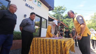 Fathimatuzzahra Meresmikan Kelompok Tani Hutan Mart  